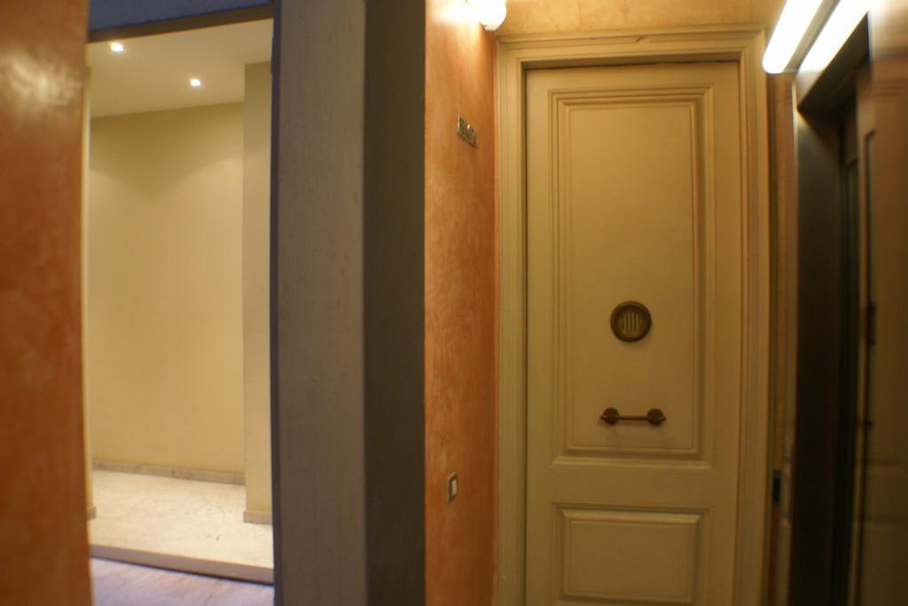 Flateli Urquinaona Apartment Barcelona Ruang foto