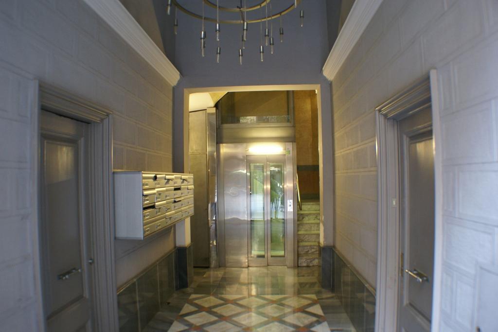 Flateli Urquinaona Apartment Barcelona Ruang foto