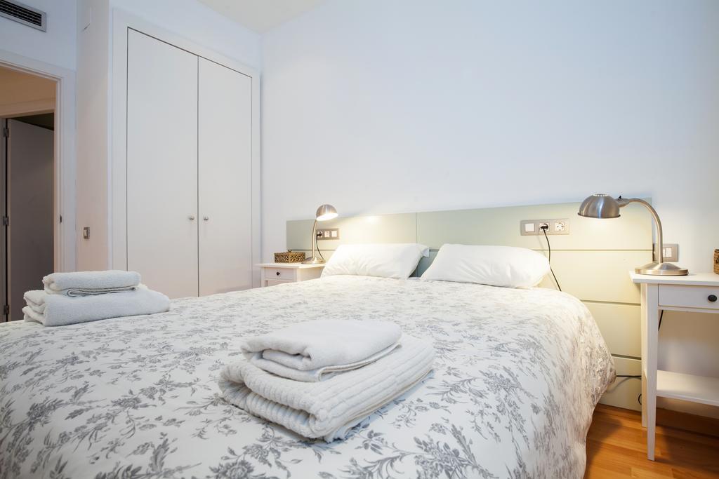 Flateli Urquinaona Apartment Barcelona Bagian luar foto