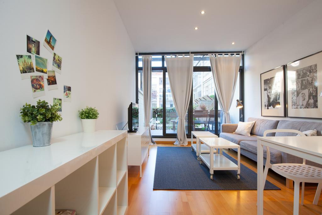 Flateli Urquinaona Apartment Barcelona Bagian luar foto