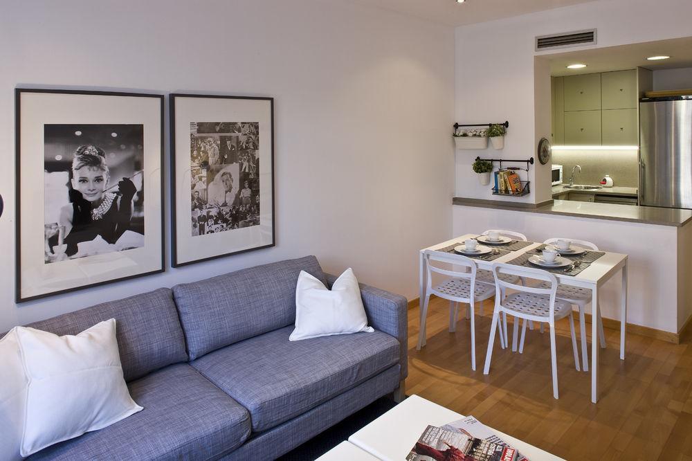 Flateli Urquinaona Apartment Barcelona Bagian luar foto