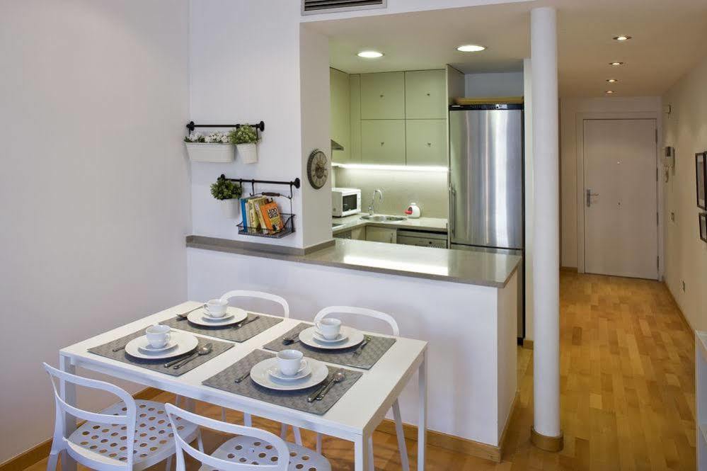 Flateli Urquinaona Apartment Barcelona Bagian luar foto