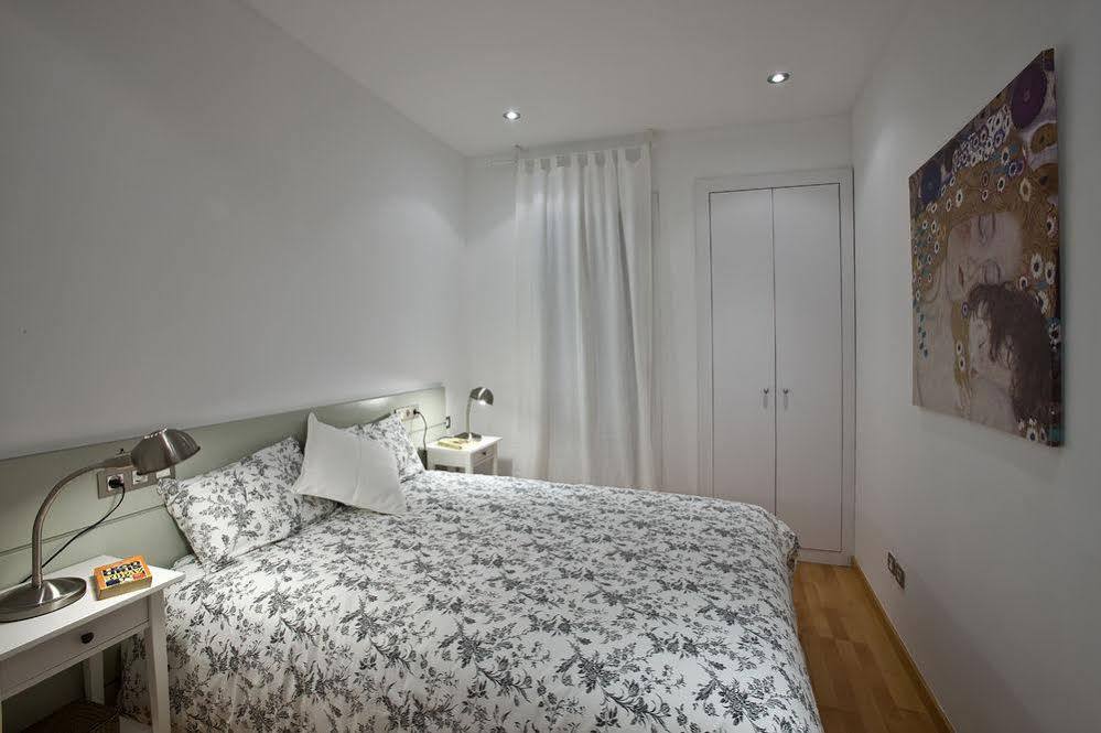 Flateli Urquinaona Apartment Barcelona Bagian luar foto