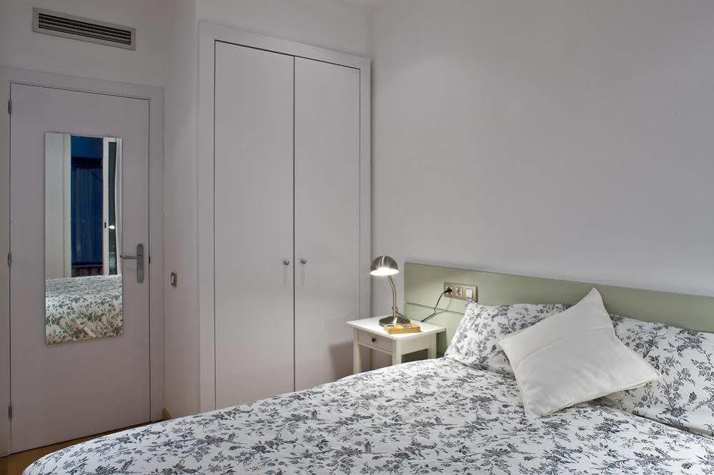 Flateli Urquinaona Apartment Barcelona Bagian luar foto