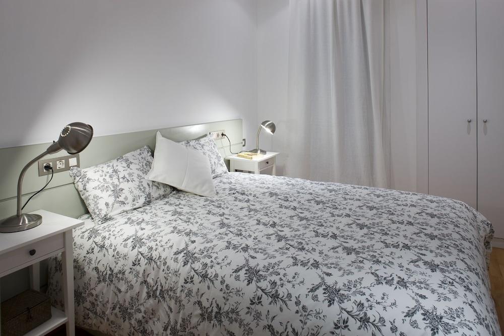 Flateli Urquinaona Apartment Barcelona Bagian luar foto